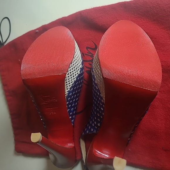Christian Louboutin - Picture 8 of 12